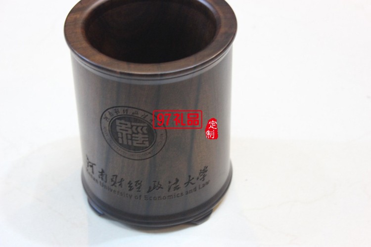 學校慶典商務(wù)禮品 紅木筆筒 河南財經(jīng)政治大學定制案例