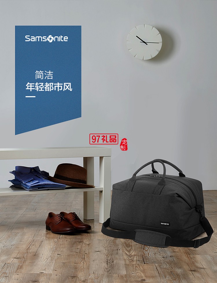 實(shí)用有范 開口兩側(cè)設(shè)計新秀麗行李包